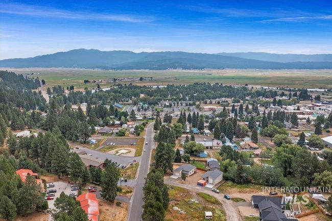 403 Antonette Cir, House other with 1 bedrooms, 1 bathrooms and 1 parking in Cascade ID | Image 24