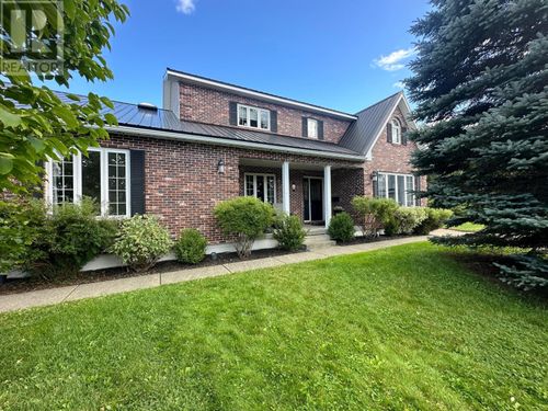 25 Dawe Cres, Grand Falls Windsor, NL, A2A2W1 | Card Image