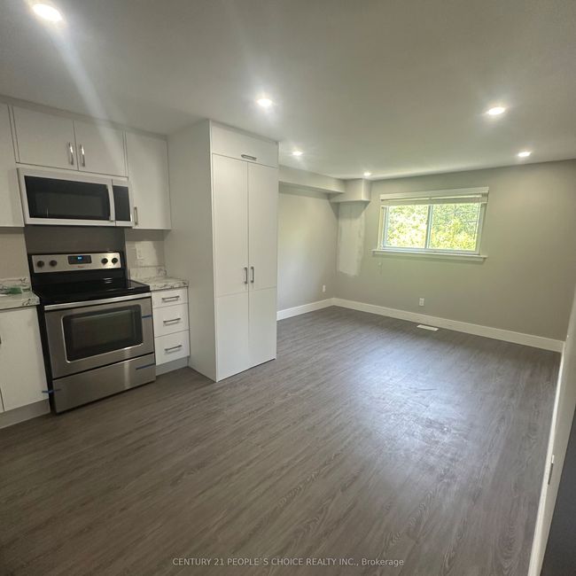 UNIT-2 - 199 Avondale Blvd, House attached with 3 bedrooms, 2 bathrooms and 2 parking in Brampton ON | Image 5