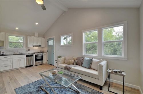2-2202 E 10th St, Austin, TX, 78702-3502 | Card Image