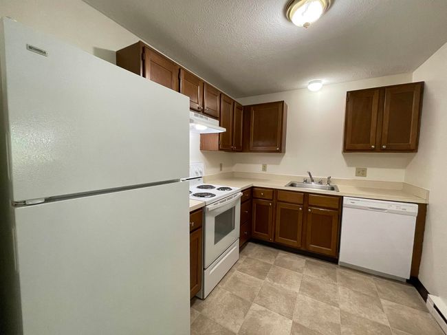 APT-34 - 11 Railroad Ave, Condo with 2 bedrooms, 1 bathrooms and null parking in Derry NH | Image 9