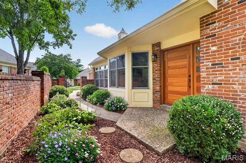 2217 Croydon Walk, Saint Louis, MO, 63131-3253 | Card Image