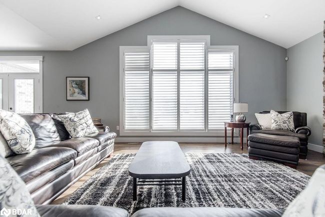 25 Mennill Drive, House other with 4 bedrooms, 4 bathrooms and 13 parking in Snow Valley ON | Image 9
