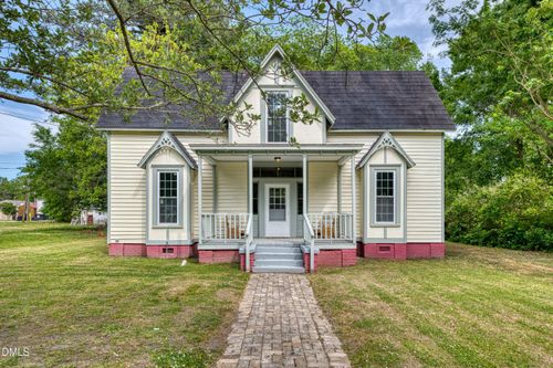 809 Church St, Scotland Neck, NC, 27874-1223 | Card Image