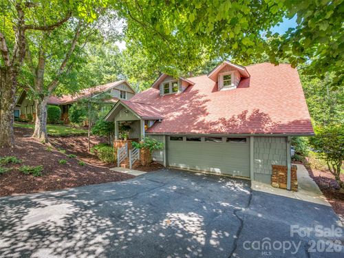 16 Lacoste Dr, Hendersonville, NC, 28739-8101 | Card Image
