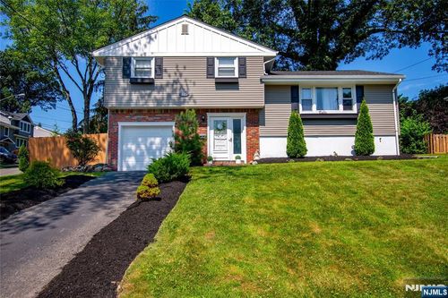 212 Hasbrouck Ave, Emerson, NJ, 07630-1162 | Card Image