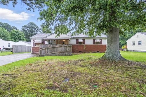 318 Felton Rd, Portsmouth, VA, 23701-1404 | Card Image