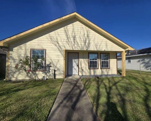 3220 Iowa St, Baytown, TX, 77520-5928 | Card Image