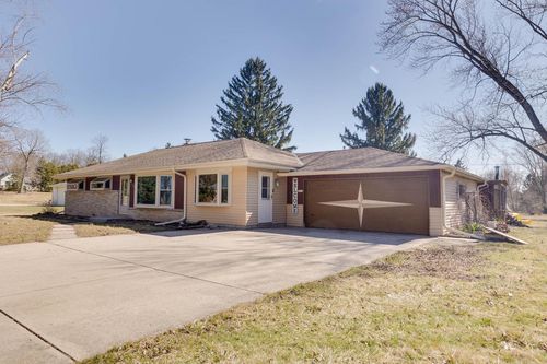 3513 W Acre Avenue, Franklin, WI, 53132 | Card Image