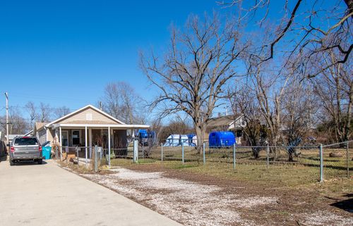 3021 W Olive St, Springfield, MO, 65802-4627 | Card Image