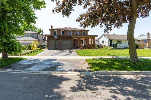 124 Bathgate Dr, Scarborough, ON, M1C1T5 | Card Image