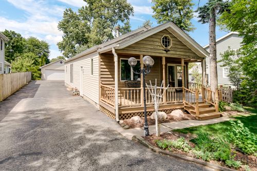 127 E 4th Ave, New Lenox, IL, 60451-1812 | Card Image