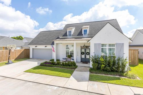 10045 Clarks Ferry Dr, Baton Rouge, LA, 70817-7764 | Card Image