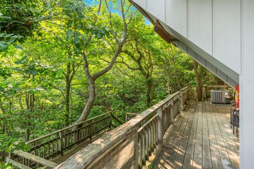 5 Colgate Ct, Shoreham, NY, 11786-1221 | Card Image