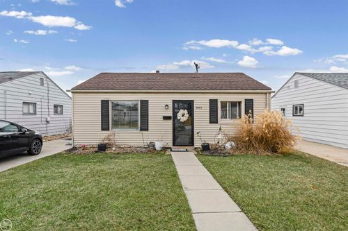 28311 Waverly St, Roseville, MI, 48066-2443 | Card Image