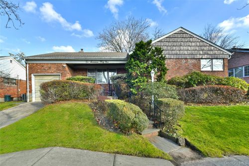 217 Stewart Rd, Oakland Gardens, NY, 11364-3538 | Card Image