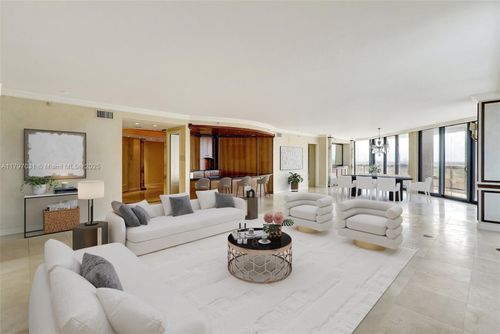 16gr-19667 Turnberry Way, Aventura, FL, 33180-2593 | Card Image