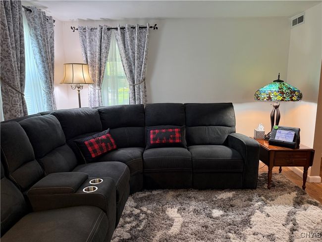 646 Idlewood Ct, House other with 3 bedrooms, 2 bathrooms and null parking in Baldwinsville NY | Image 5