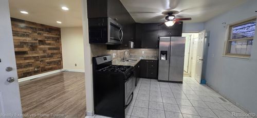 32230 Ruehle Ave, Warren, MI, 48093-8112 | Card Image