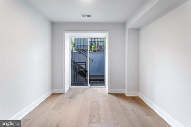 APT-4 - 845 19 Th St Ne, Condo with 2 bedrooms, 1 bathrooms and null parking in WASHINGTON DC | Image 5