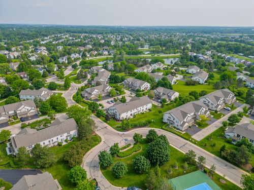 313 Poplar Ct, Lindenhurst, IL, 60046-4922 | Card Image