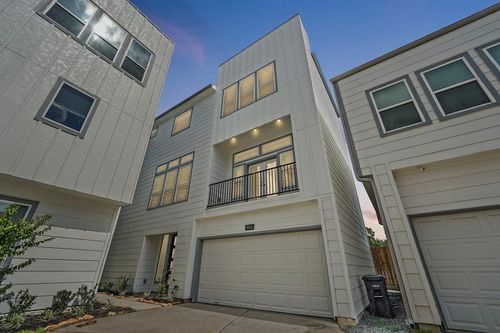 9016 Lonestar Creekbend Ln, Houston, TX, 77080-2107 | Card Image