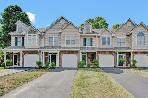 8715 Little Hoop Rd, Roanoke, VA, 24019-5886 | Card Image
