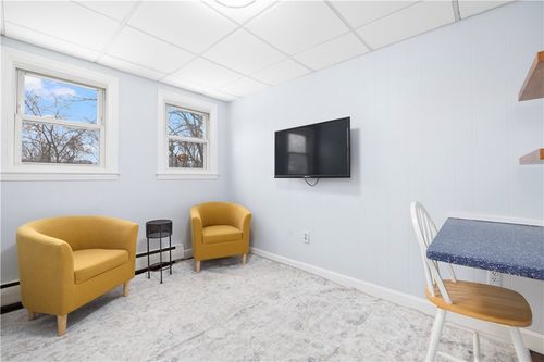 4 Rego Rd, Middletown, RI, 02842-6212 | Card Image