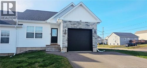 35 Anastasia Cres, Moncton, NB, E1E0E4 | Card Image