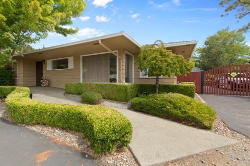 2243 Scoville Rd, Grants Pass, OR, 97526-3459 | Card Image