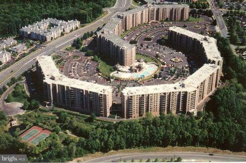 unit-208-8360 Greensboro Dr, MCLEAN, VA, 22102-3553 | Card Image