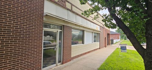 911-909-911 Sycamore St, Waterloo, IA, 50703-4815 | Card Image