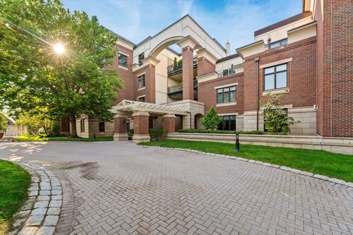 b204-120 Seaver St, Brookline, MA, 02445-5719 | Card Image
