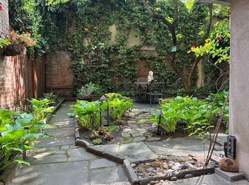 garden-252 W 21 St, New York, NY, 10011 | Card Image