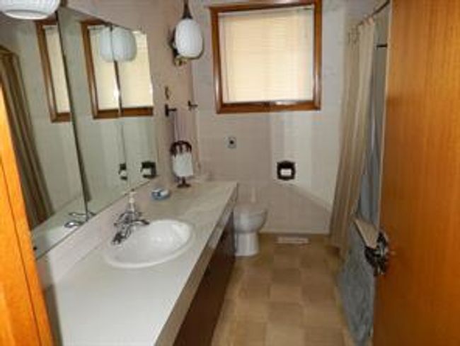 1251 St Charles Rd N, House detached with 4 bedrooms, 2 bathrooms and null parking in Lethbridge AB | Image 13