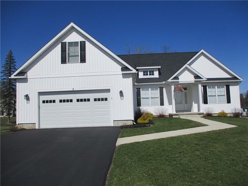 8 Royal Crest Rd, Horseheads, NY, 14845-1379 | Card Image