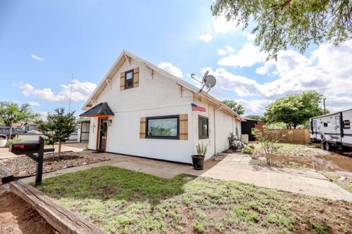 209 Avenue D, Abernathy, TX, 79311-4033 | Card Image