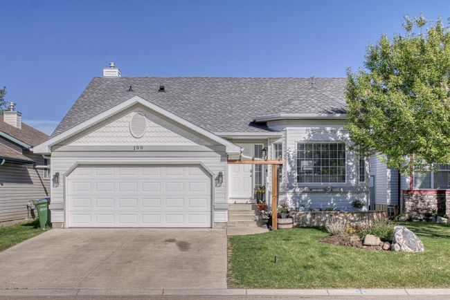 199 Lakeview Cove, House detached with 4 bedrooms, 3 bathrooms and 4 parking in Chestermere AB | Image 2