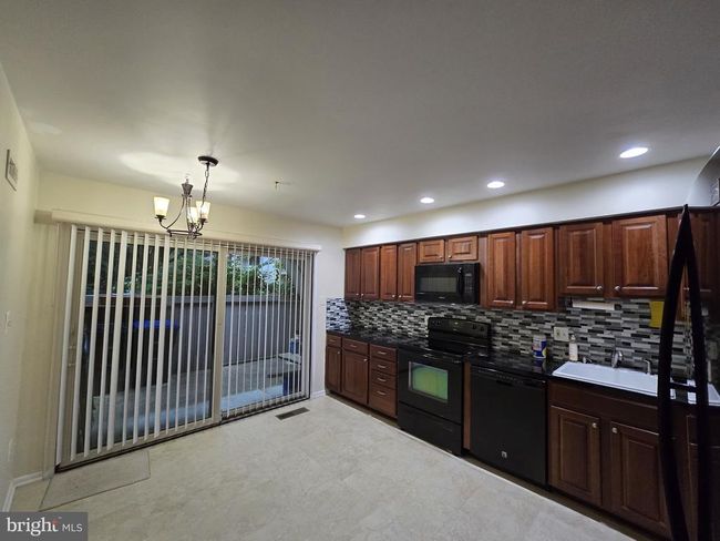 11721 Newbridge Ct, Townhouse with 4 bedrooms, 4 bathrooms and null parking in RESTON VA | Image 6