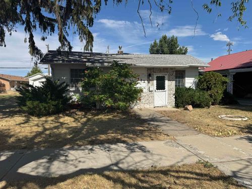 322 California St, Gooding, ID, 83330-1038 | Card Image