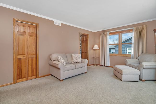 1713 Innercircle Dr, House other with 3 bedrooms, 1 bathrooms and 6 parking in Crest Hill IL | Image 6