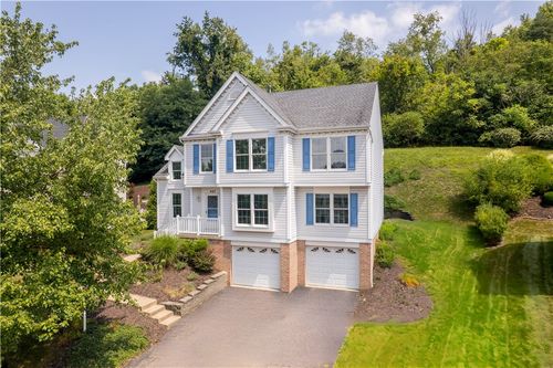 407 Pine Trees Dr, Carnegie, PA, 15106-4201 | Card Image