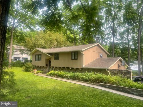 1592 Gable Dr, Coopersburg, PA, 18036-3145 | Card Image