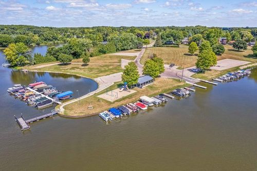 853 Lake Holiday Dr, Sandwich, IL, 60548-9248 | Card Image