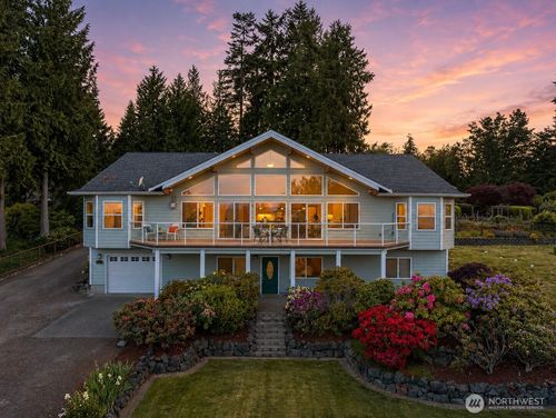 8151 E Seaview Dr, Port Orchard, WA, 98366-8565 | Card Image
