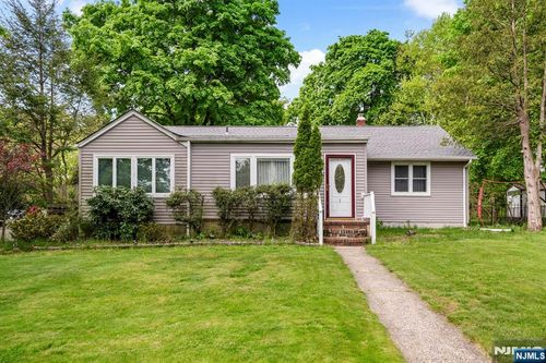 3 Burton Pl, Cresskill, NJ, 07626-1005 | Card Image