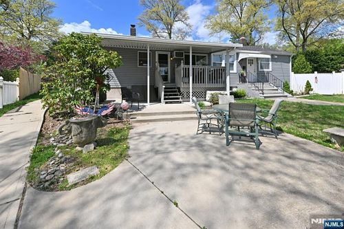 23 Hamil Ct, Clifton, NJ, 07013-1518 | Card Image