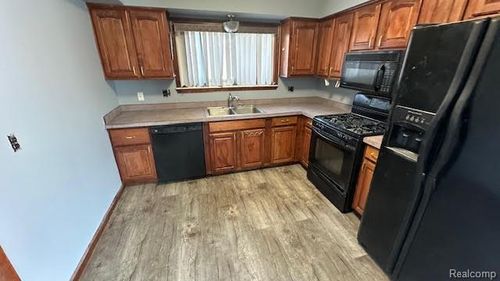 16207 Cleophus Ave, Allen Park, MI, 48101-2537 | Card Image