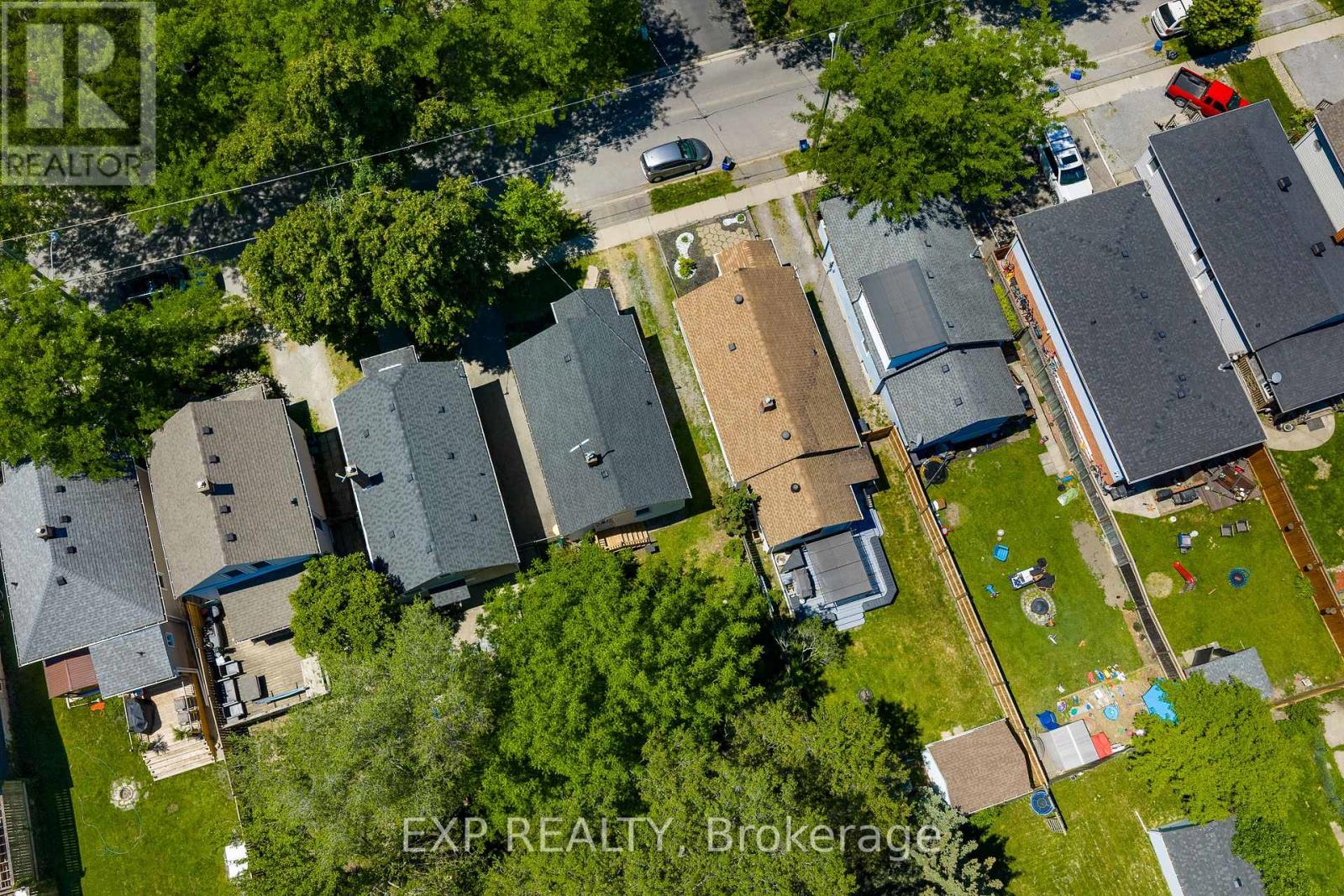 Residential in St. Catharines (E. Chester) 4