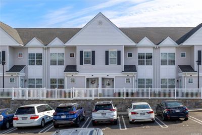 69 - 69 Spring Drive, Condo with 2 bedrooms, 2 bathrooms and null parking in Seaford NY | Image 2